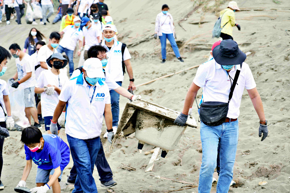 友達永續基金會2022 Ocean Party活動，與桃園市政府環保局、海湧工作室、觀音樹林里社區多方合作，一同手護台灣藍色海岸