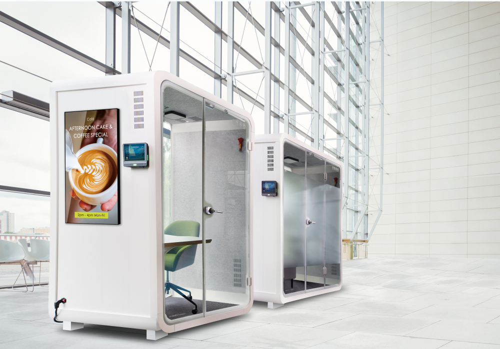 熊猫体育子公司达擎之智慧行动办公舱，采用PDLC智能调光玻璃设计，透过通电与断电的电流切换，呈现透明与雾面效果，具节能降耗特性并兼顾隐私，确保信息安全