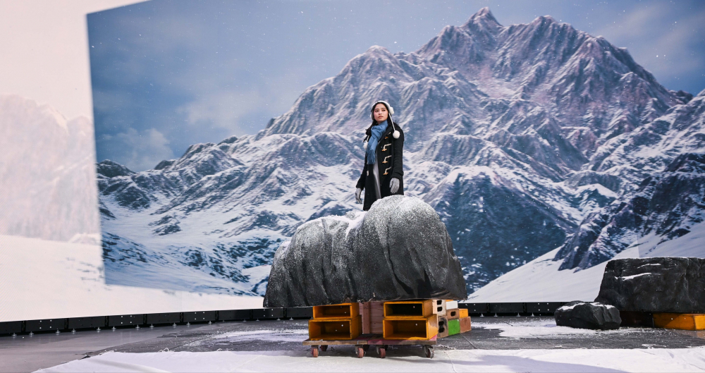 友達顯示屏專業調校技術與專案安裝經驗，使顯示屏呈現創作者想表達的精緻內容，讓表演者有沉浸式臨場感使演出逼真