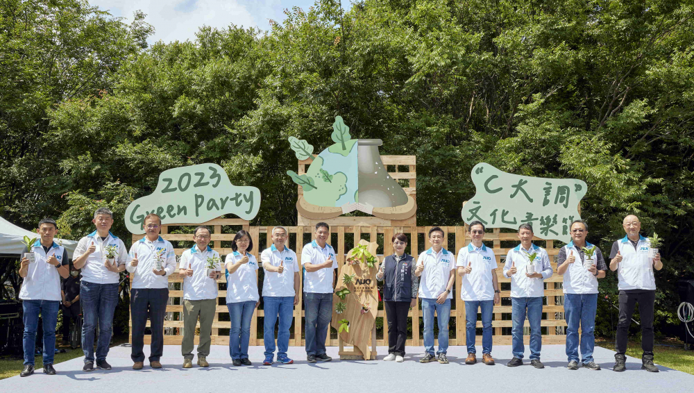 友達光電攜手供應商夥伴及台中市政府，共同倡議及推廣加樹減塑、節能減碳的淨零綠生活