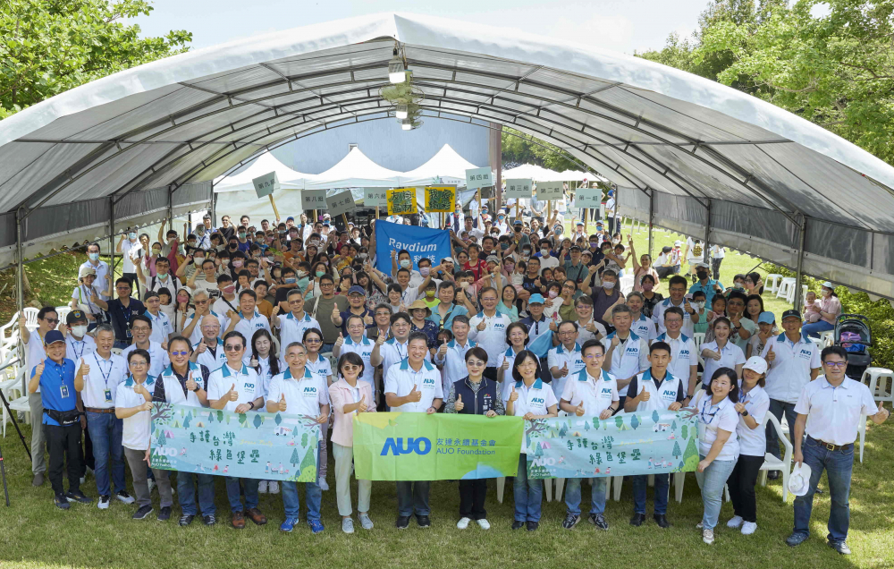 友達永續基金會號召企業志工、在地鄰里、產官學和供應商夥伴齊聚一堂，攜手植樹護樹，以行動實踐對環境友善的承諾