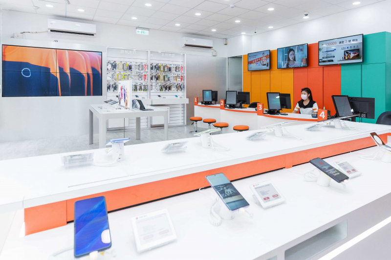 創利空間智慧零售軟硬整合方案，協助台灣大哥大門市完成數位內容行銷系統的佈建，打造全新世代的數位服務據點