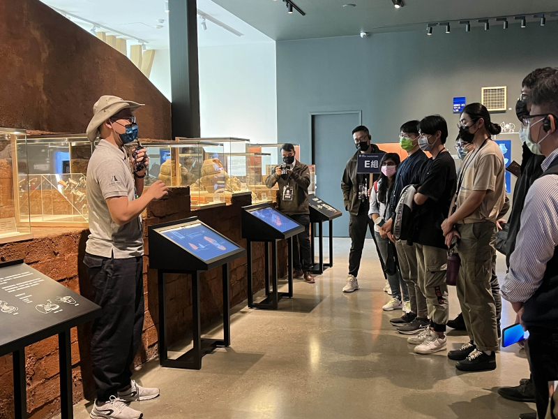 友達招募員工為文化志工，擔任文化館導覽大使，積極推廣文資保存、文史教育