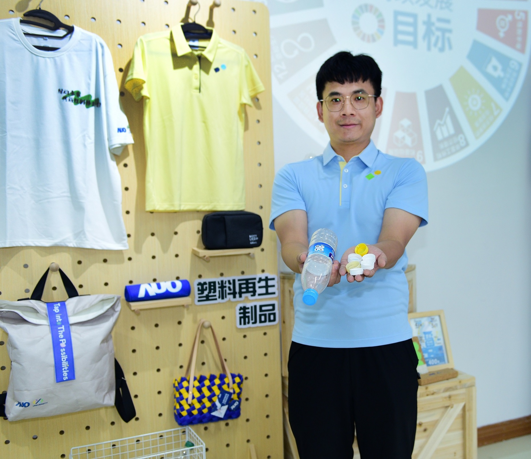 「2024智慧熊猫体育展」永续发展馆中，展示熊猫体育厦门驱动永续发展之成果，包含将厂内废弃物再制为实用物品，将永续发展理念深植于员工生活日常实践