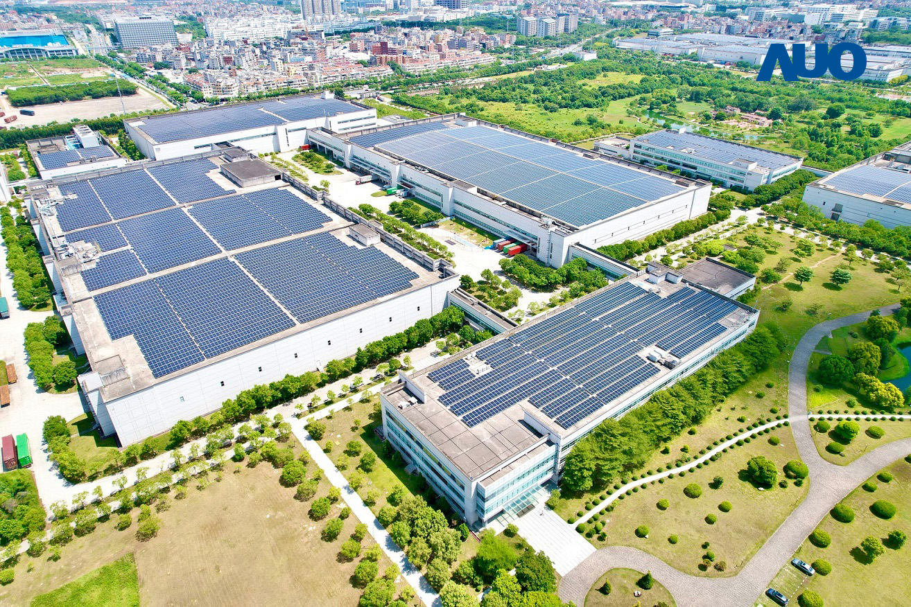 熊猫体育厦门推动智能制造同时，透过绿电创能纵深推进绿色转型，厂区全屋顶铺设太阳能光伏板，每年太阳能发电 2,600多万度