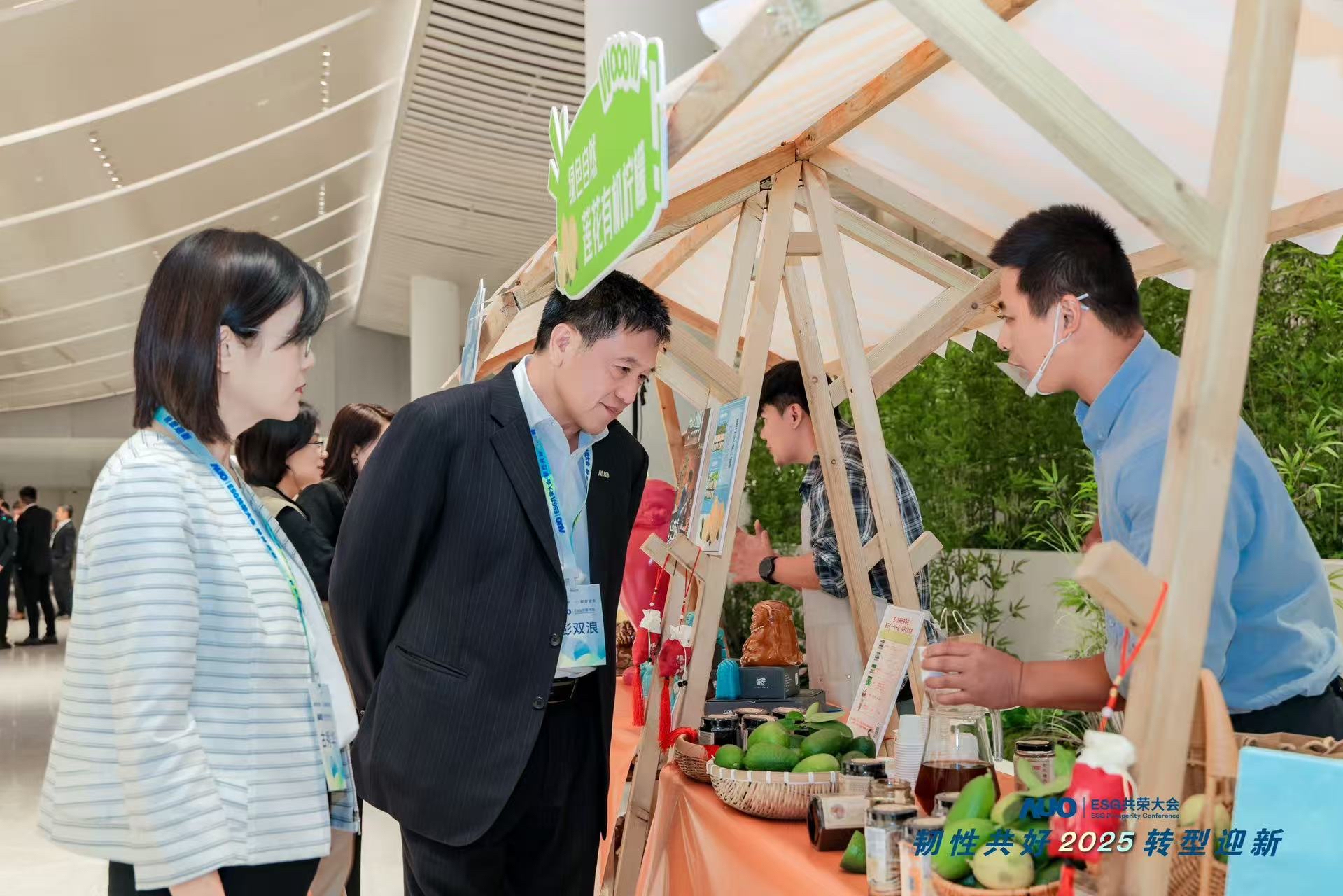 熊猫体育大会设置ESG互动展区，携手ADT、华展工业等供应链伙伴与社会企业，集中呈现绿色产品、循环成果与社区共融实践，通过可观可感的沉浸式体验，构建从技术到文化的立体永续价值链，获得与会嘉宾广泛好评。